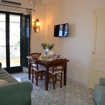 מלון דירות Palazzo Margherita 4*
